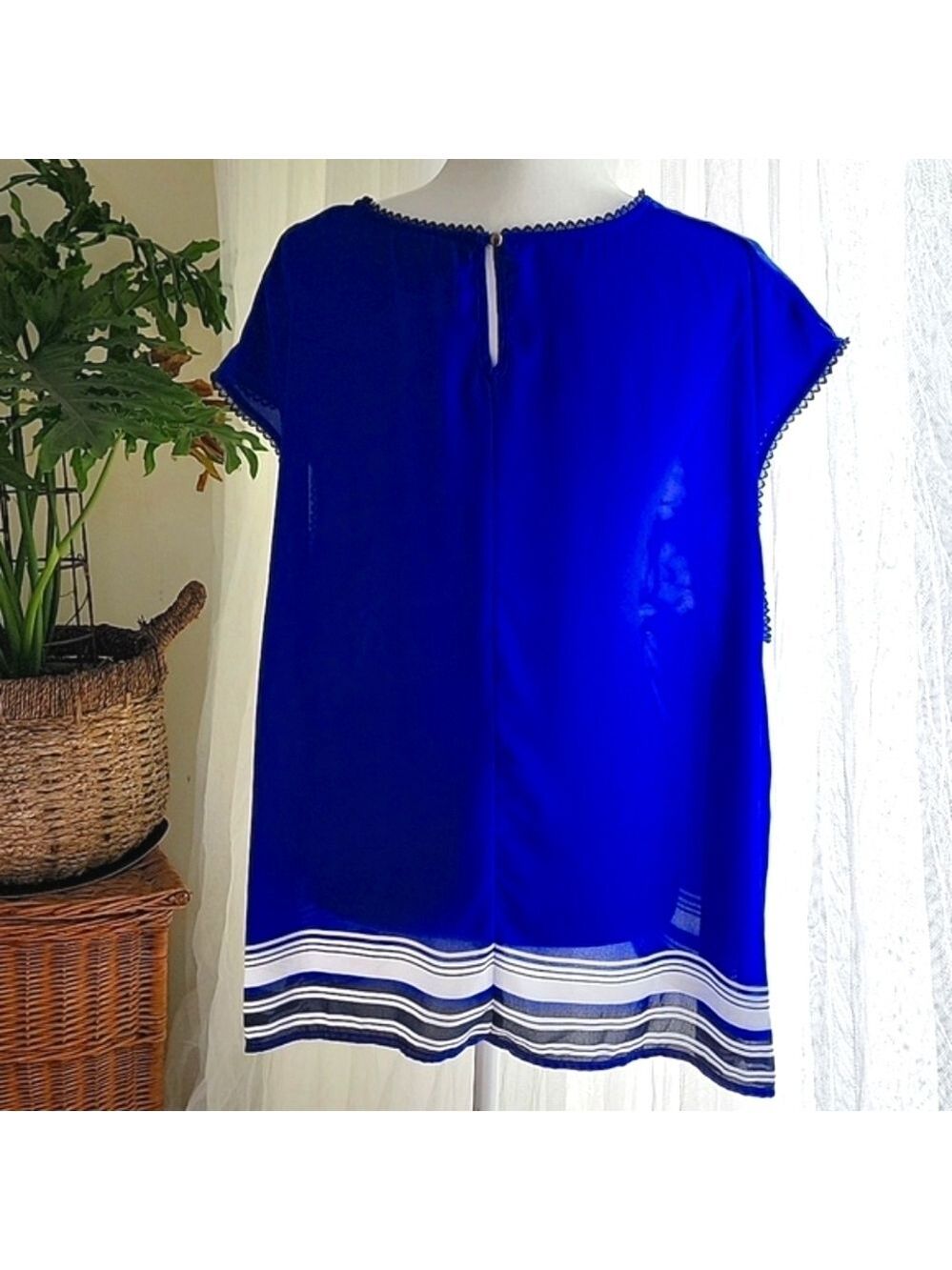 Liz Claiborne Woman Sleeveless Royal Blue Blouse Size 2X EUC - Picture 2 of 10